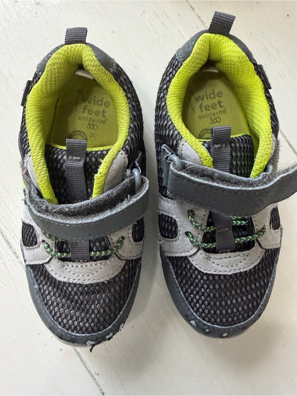 Stride Rite 360 toddler shoes